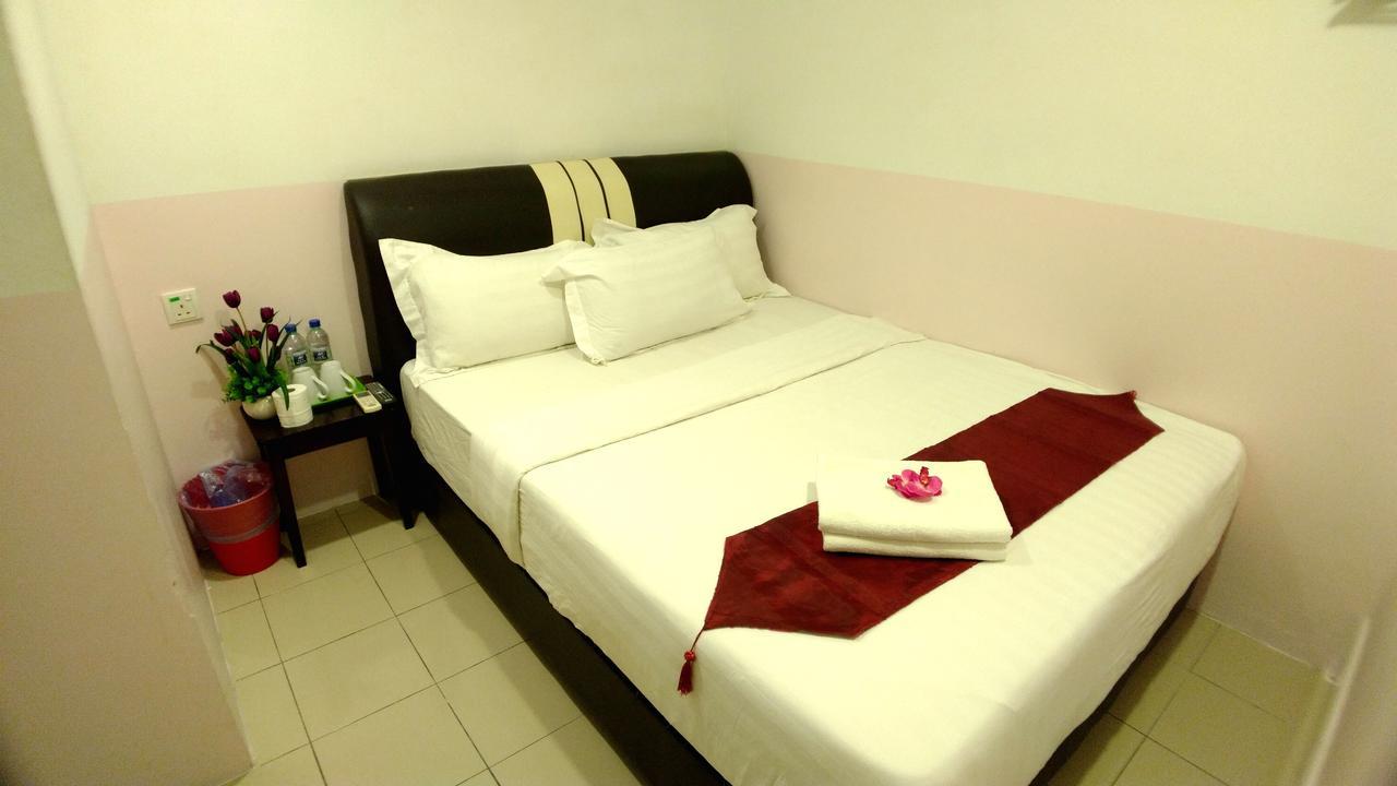 Apple 1 Hotel Budget Gelugor Exteriör bild